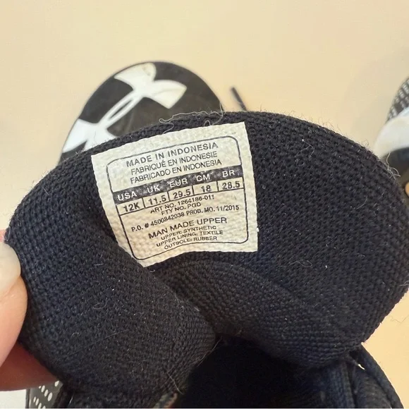 Under Armour Kids Black and White baseball shoes - Picture 4 of 4